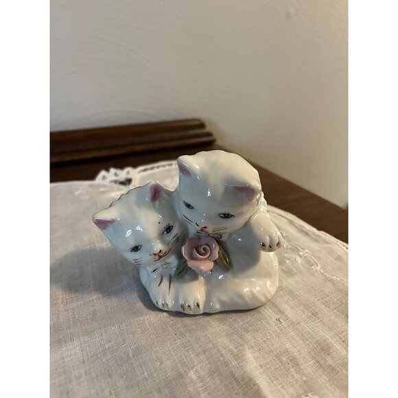 Vintage White Persian Kittens Figurine - Picture 1 of 5
